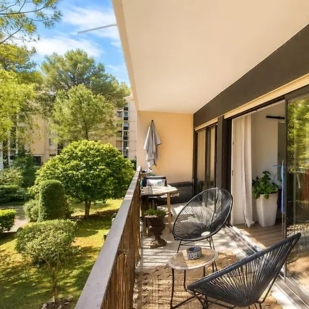 3-bedroom Apartment, Balcony With Morning Sun 公寓