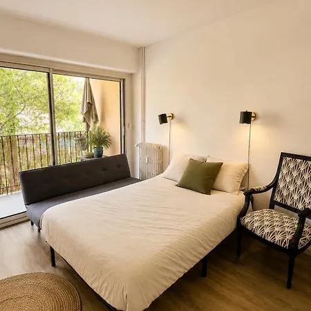 3-bedroom Apartment, Balcony With Morning Sun *
